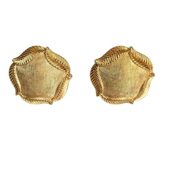 Vintage Crown Trifari Earrings Women's Textural Round Gold Leaf Clip On Signed - Picture 1 of 10